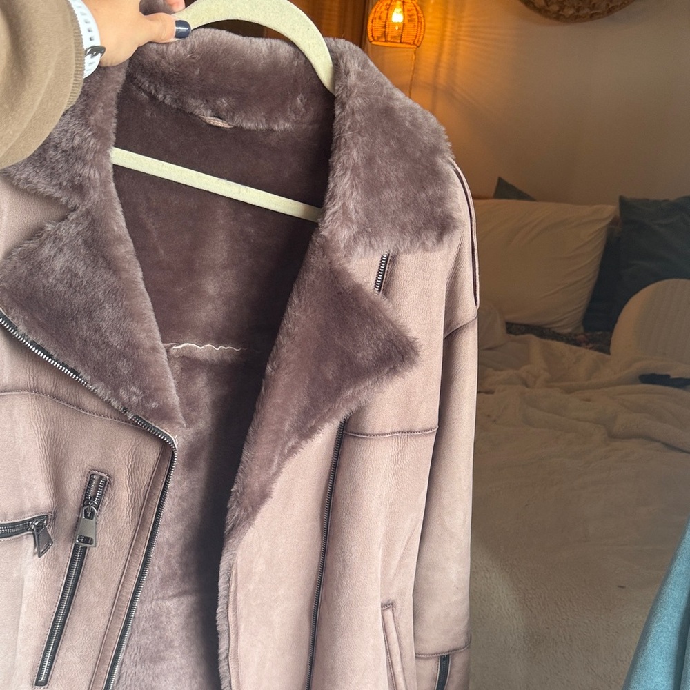 Women's Shearling Jacket - Picture 6 of 6